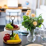 Modernes In Mit Terrasse