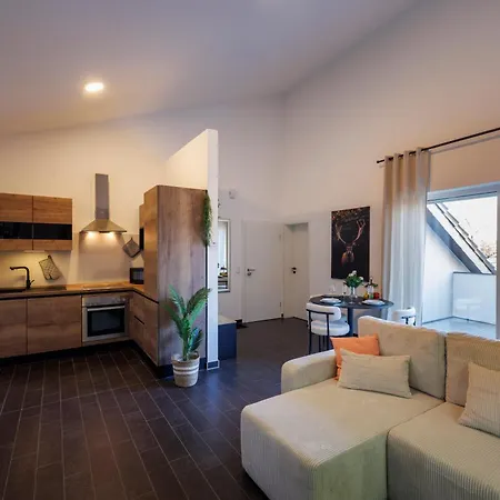 Modernes In Mit Terrasse Διαμέρισμα