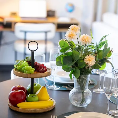Modernes In Mit Terrasse